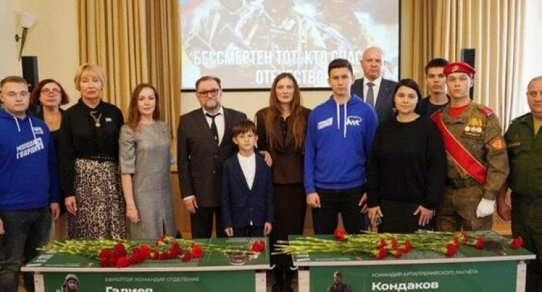 В Казанской гимназии №3 открыли «парты героя» в память о выпускниках – участников СВО