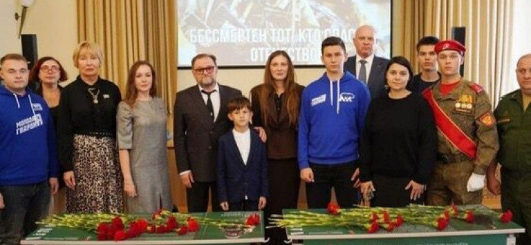 В Казанской гимназии №3 открыли «парты героя» в память о выпускниках – участников СВО